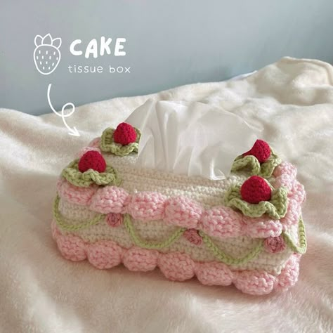 crochet with mahum ✿ on Instagram: "This is probably the cutest thing I’ve made so far!! You can make yours with my youtube tutorial (“diy crochet cake tissue box tutorial” link in bio 🍓🍰💌) 🏷 #crochet #crochetideas #crochetinspo #crochetinspiration #crocheted #crocheting #crochetlove #crochetaddict #crocheteveryday #crochetart #crocheter #crochetdesign #cutecrochet #crochettutorial #crochetfood" Cake Tissue Box Crochet, Tissue Box Crochet Pattern Free, Crochet Croquette, Tissue Box Crochet, Coquette Crochet, Crochet Cake, Crochet Box, Box Tutorial, Things To Crochet