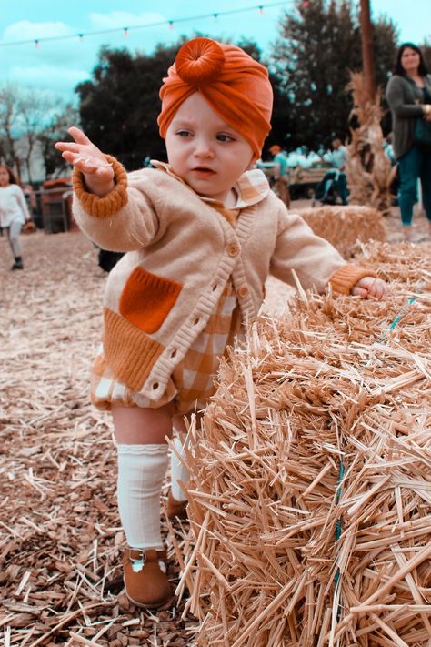 Toddler Girl Pumpkin Patch Outfit, Baby Girl Pumpkin Patch Outfit, Toddler Pumpkin Patch Outfit, Pumpkin Patch Photoshoot Baby, Baby Pumpkin Patch Outfit, Belly Outfits, Pumpkin Patch Outfit Ideas, Emma Outfits, Fall Baby Photos