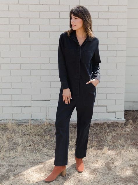 Coveralls Women Fashion, Coveralls Workwear, Slow Fashion Clothes, Ethical Fashion Brands, Americana Fashion, Todays Outfit, Black Xs, Ethical Fashion, Relaxed Style