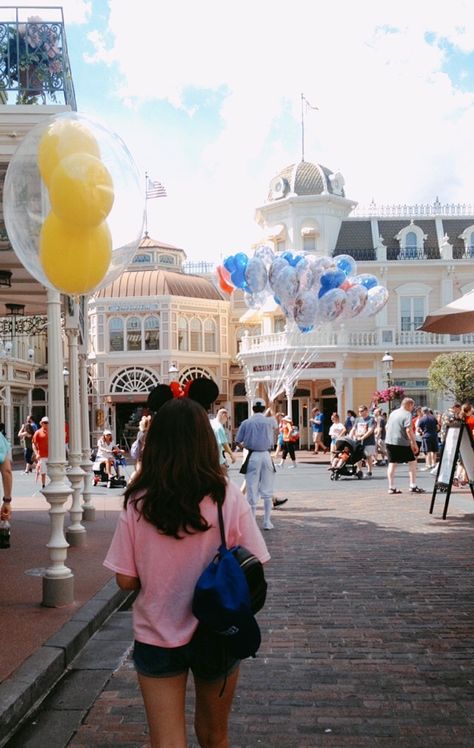 Disney Magic Kingdom Aesthetic, Magic Kingdom Photos, Cute Disney Aesthetic, Magic Kingdom Photo Ideas, Magic Kingdom Aesthetic, Disney Picture Ideas Instagram, Disneyland Pics, Disney World Photo Ideas, Magic Kingdom Disney World