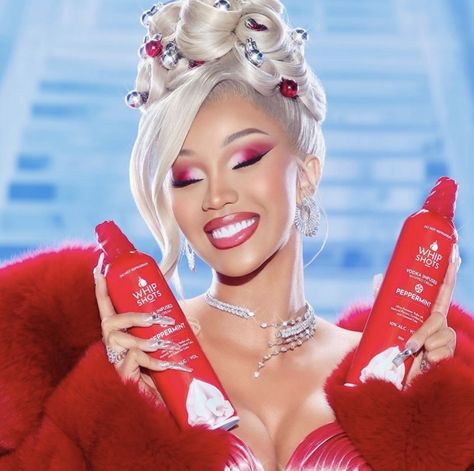 Cardi B Makeup, Cardi B Megan Thee Stallion, Cardi B Video, Cardi B Photos, Bongos, Holiday Beauty, Megan Thee Stallion, Female Rappers, Flawless Makeup