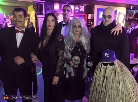 Lori: Very good group of friends dressed as Addams Family. Morticia, Gomez, and Lurch found outfits in their own closets and then used hair extensions. Fester used a grim reaper dress... Addams Family Costume, Unique Diy Costumes, Scarf Around Neck, Halloween Costume Unique, Morticia Gomez, Addams Family Morticia, Costume Unique, Addams Family Costumes, Hula Skirt