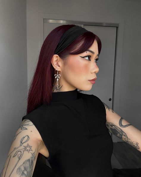 meg ⚔️ (@megmurayama) • Instagram photos and videos Red Hair Outfits, Red Hair Looks, Black Red Hair, Red Hair Inspo, Hair Tint, Cherry Hair, Dark Red Hair, Hair Advice, Haircuts Straight Hair