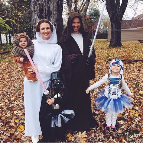 Family Star Wars Costume Diy, Toddler Princess Leia Costume, Ewok Family Costume, Star Wars Toddler Costume, Starwars Family Halloween, Family Of 4 Star Wars Costumes, Pregnant Star Wars Costume, Family Star Wars Costumes With Baby, Family Costumes Starwars