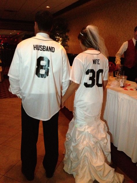 Baseball Wedding www.preparetowed.com Volleyball Couple, Baseball Wedding Ideas, Baseball Wedding Centerpieces, Baseball Wedding Favors, Themed Wedding Dresses, Theme Engagement Photos, Softball Wedding, Baseball Themed Wedding, Sports Themed Wedding