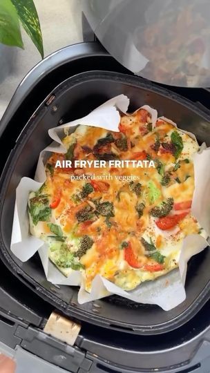 Quiche Recipes Air Fryer, Air Fryer Frittata Parchment Paper, Air Fryer Egg Breakfast, Airfryer Egg Frittata, Frittata In Air Fryer, Tortilla Egg Breakfast Air Fryer, Omelette In Air Fryer, Fritata Recipe Air Fryer, Air Fryer Egg Bake