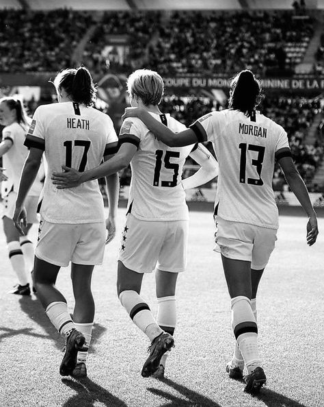 USWNT Usa Womens Soccer Team Aesthetic, Us Womens Soccer Team, Uswnt Aesthetic, Soccer Team Photos, Soccer Goals, Uswnt Soccer, Women Soccer, Soccer Photography, Tobin Heath