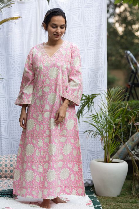 Cotton Nighty For Women, Saree Jackets, Cotton Nighties, Kurta Dress, A Line Kurta, Pakistani Dress Design, Top Pants Set, Indian Fashion Dresses, India Fashion