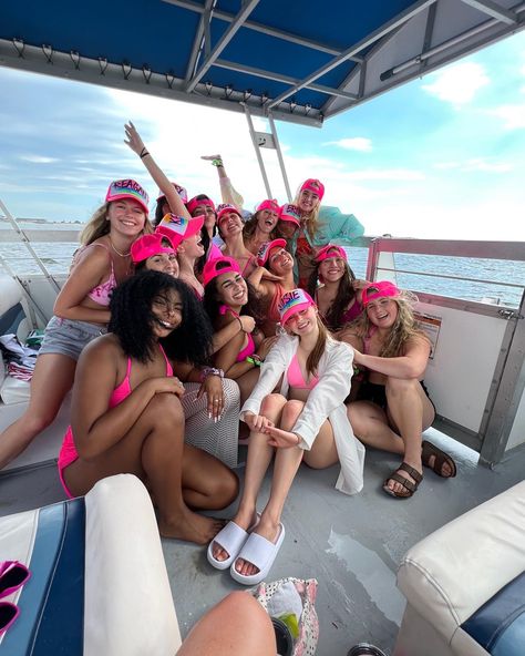 Pink Yacht Party, Matching Swimwear Friends, Matching Bikinis Friends, Pink Boat Party, Bachelorette Boat Day, Bachelorette Boat Day Aesthetic, Miami Boat Party, Pink Yacht, Boat Birthday Party