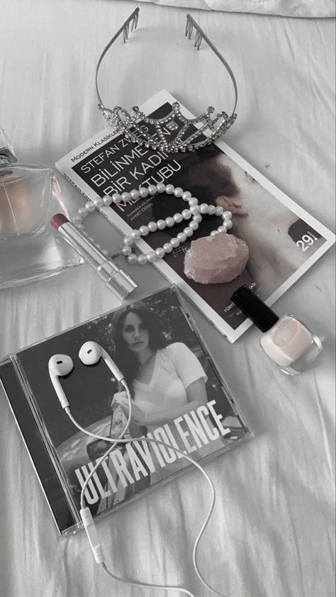 lana del rey earbuds nail polish white grey gray black aesthetic lipstick necklace tiara Coquette Model, Lana Del Rey Fan, Libra Girl, Model Tiktok, Miss Dior Blooming Bouquet, Lana Del Rey Love, Lana Del Rey Vinyl, Vogue Vintage, Pretty When You Cry