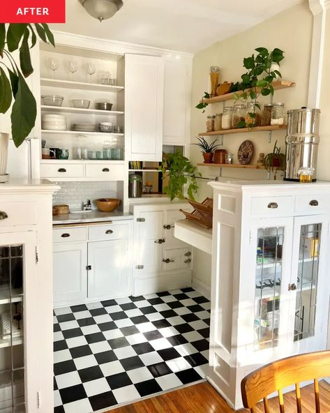 How a Renter Installed Peel-and-Stick Floor Tiles — Tips | Apartment Therapy Green And Blue Kitchen, Checkered Floor Kitchen, Kitchen Hutches, Minneapolis Apartment, 1920s Kitchen, Diy Kitchen Shelves, Peel And Stick Floor, Bright Kitchens, Apartment Kitchen