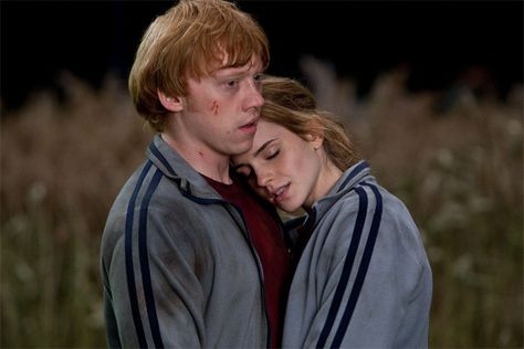 This is Ron Weasley and Hermione Granger. You've probably heard of them. Their best friend is a guy called Harry Potter. You've probably heard of him too, but he's not that important compared with Ron and Hermione, tbh. Ron X Hermione, Ron E Hermione, Ron Y Hermione, Hermione And Ron, Ronald Weasley, Ron Hermione, The Golden Trio, Harry Potter Ron, Rupert Grint