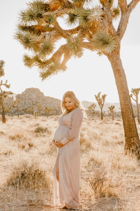 Maternity Photography Joshua Tree, Joshua Tree Maternity Shoot, Desert Maternity Shoot, California Photoshoot, Diy Maternity Photos, Joshua Tree Desert, Babymoon Photos, Maternity Picture, Maternity Ideas