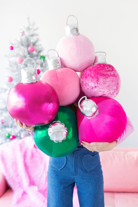 How To Make Ornament Pillows | studiodiy.com #Pillows #diy #crafts #christmas #christmasdiy #ornaments Giant Christmas Ornaments, Treats Christmas, Ornament Template, Diy Ornament, Recipes Christmas, Cookies Christmas, Nails Christmas, Crafts Christmas, Tree Ideas