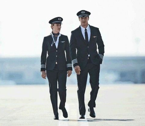 Pilot Uniform Men, Groom Suit Black, Pilot Career, Couple Travel Photos, Pilot Quotes, Aviation Education, Pilot Uniform, Airplane Wallpaper, Pilots Aviation