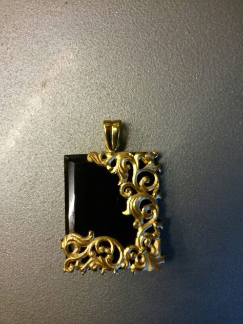 Vintage black stone pendant. Black Stone Pendant, Antique Jewelry Victorian, Terracotta Jewellery Designs, Gold Pendent, Gold Pendant Jewelry, Gold Rings Jewelry, Gold Fashion Necklace, Gold Jewellery Design Necklaces, Gold Chain Jewelry