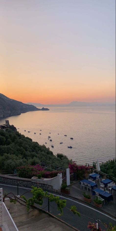 #italy #sunrise #amalficoast #ocean #travel Italian Sunset, Ocean Travel, Amalfi Coast Italy, Sunrise Beach, Ocean Sunset, Here Comes The Bride, Amalfi Coast, Beach Sunset, Amalfi