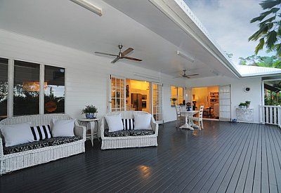 modern queenslander verandah - huge! Love the undercover lounge with the ceiling fan Undercover Deck Ideas, Queenslander Verandah, Dark Deck, Modern Queenslander, Queenslander Homes, Queenslander Renovation, Alfresco Decking, Queenslander House, Front Verandah