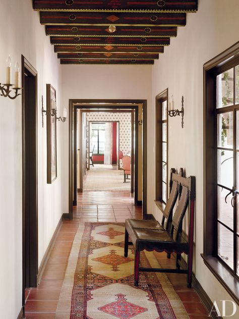 An Arts and Crafts bench from Blackman Cruz stands in the hallway of a Los Angeles home decorated by Commune. Read on for more beautiful hallways by AD100 honorees. Spanish Colonial Homes, Traditional Staircase, House Restoration, Arts And Crafts House, Mediterranean Home Decor, Spanish Style Homes, Hacienda Style, Mediterranean Home, Spanish House