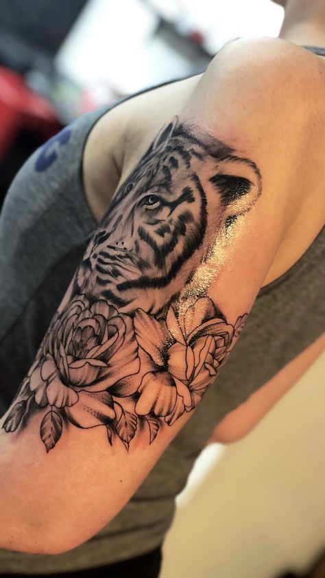 Tiger Tattoo Upper Arm, Tattoo Upper Arm, Upper Arm Tattoo, Cool Tattoo, Dope Tattoos For Women, Tiger Tattoo, Upper Arms, Feminine Tattoos, Dope Tattoos