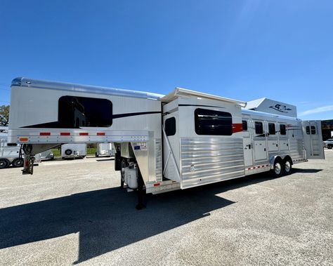 When it comes to purchasing your dream trailer, we here at Wayne Hodges Trailer Sales give you plenty of options! This 2024 4-Star Trailers, Inc. 4H Side Rear Load featuring Signature Quarters, Custom Living Quarters is priced to sell! Was: $161,900.00 / Now: $149,900.00 Additional Details In Link In Bio Wayne Hodges Trailer Sales⁣⁣⁣⁣ 800.994.6343 / 817.599.6488⁣⁣⁣⁣ ⁣⁣⁣⁣ #WayneHodgesTrailerSales #WayneHodgesTrailers #4startrailers #SignatureQuarters #horsetrailer #horse #horses #equine #equ... Living Quarters Horse Trailer, Luxury Fifth Wheel, Horse Trailer Living Quarters, Team Roper, Trailer Living, Barrel Horse, Dream Horse, Horse Stalls, Custom Horse