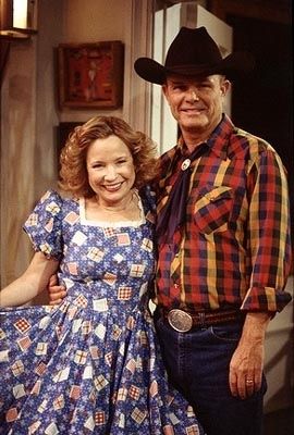 you're darn tootin'. Kitty and Red My favorite TV couple :) Kitty Foreman, That 70s Show Cast, That 70s Show Characters, That 70s Show Outfits, Red Foreman, That 70s Show Aesthetic, 70s Show Outfits, Kurtwood Smith, 70s Icons