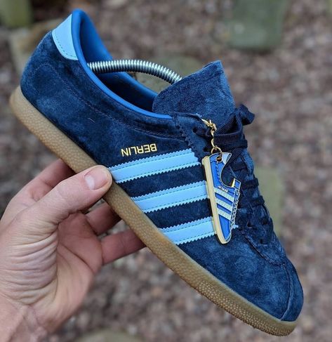 Nice pic of Adidas Berlin and Berlin keyring... Adidas Berlin, Berlin Outfit, Adidas Og, Football Casuals, Adidas Retro, New Trainers, Adidas Shoes Mens, Nice Pic, Casual Lifestyle