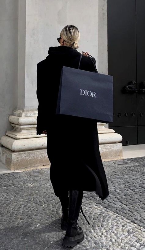 Shopping Bag Photoshoot, Dior Shopping Bag, Luxury Brands Shopping, Detail Photography, Retail Bag, Fragrance Photography, Brand Campaign, Framed Wallpaper, Rich Lifestyle