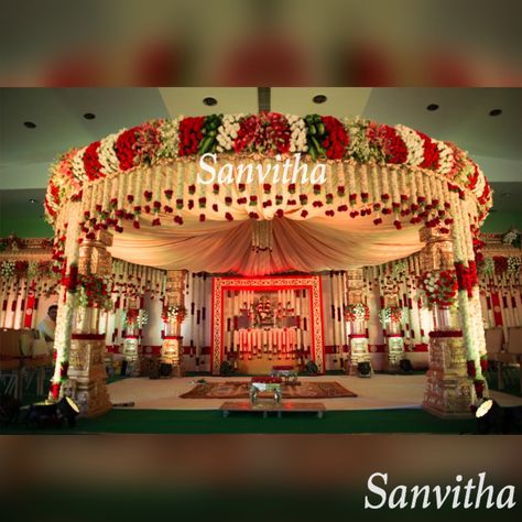 Telugu Mandap Decor, Telugu Wedding Mandap Decoration, Gold Mandap Decor, Muhurtham Stage Decoration, South Indian Wedding Stage Decoration, Mandapam Decoration Marriage, Pelli Mandapam Decoration, Wedding Mandap Design, Hindu Wedding Decorations