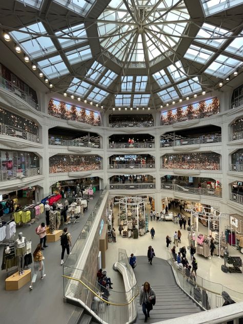 #centre co#primark#madrid#mall Life In Madrid, Madrid Tourist Map, Madrid Life, Madrid Spain Aesthetic, Madrid Shopping, Travel Madrid, Madrid Aesthetic, Mediterranean Culture, Spain Aesthetic