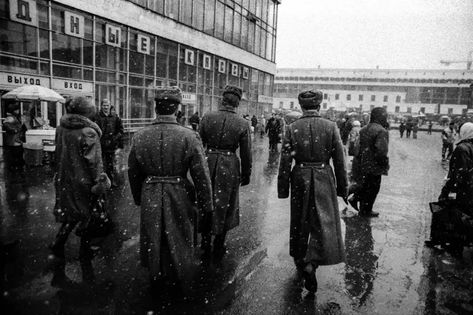 How the Ukraine invasion resurrected a photographer’s 26-year time warp to the Soviet Union’s collapse | Photography | The Guardian St Basil's, Peter The Great, Russian Ballet, Russian Orthodox, The Soviet Union, Time Warp, Black And White Film, Long Shadow, Soviet Union