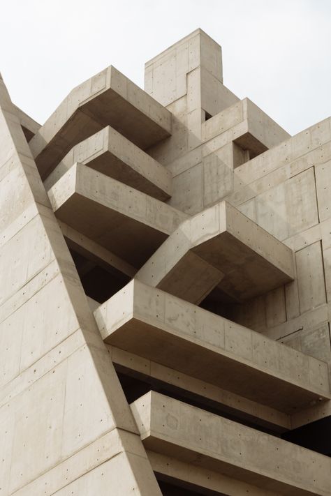 Architecture Definition, Peru Photography, Brutalism Architecture, Brutalist Buildings, Concrete Architecture, Architectural Engineering, Brutalist Design, Brutalist Architecture, Japanese Architecture