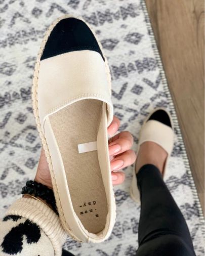 Closed Toe Business Casual Shoes, Espadrille Flats, Espadrille Flats Outfit, Tory Burch Espadrilles Outfit, Casual Slip-on Espadrilles For Everyday, Trendy Slip-on Espadrilles For Summer, Comfortable Closed-toe Espadrilles For Vacation, Flat Espadrilles Outfit, Chic Summer Slip-on Espadrilles