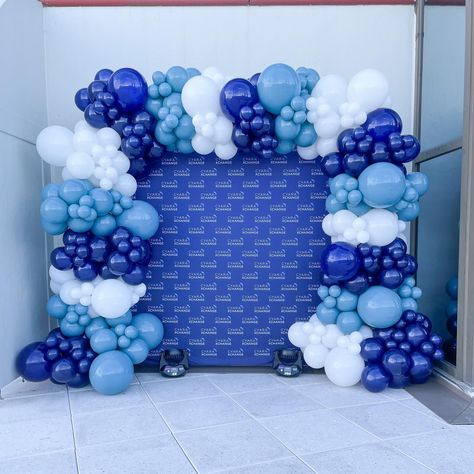 The most popular request we get for corporate events are balloons for their branded step and repeats 😍 Which makes the perfect photo backdrop for the event! And of course you can never go wrong with our 4ft light up marquee letters to spell your brands name. If you have a corporate event coming up in any area of San Diego and want to hire us, please submit an inquiry form on our website: www.luxanballoons.com Light Up Marquee Letters, Balloon Bar, Photo Backdrop Birthday, Football Theme Birthday, Corporate Events Decoration, Corporate Awards, After Prom, Football Theme, Step And Repeat