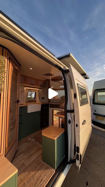 Renault Master Campervan, Renault Master Camper Conversion, Renault Master Camper, Camper Van Layout, Conversion Vans, Van Tour, Van Life Diy, Renault Master, Campervan Conversions