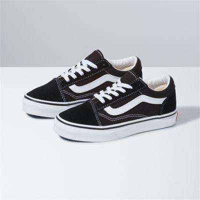 Kids Old Skool | Shop Kids Shoes At Vans Street Skater, Vans Aesthetic, Old Skool Black, Vans Store, Van Doren, Vans Kids, Burgundy Shoes, Sneakers Vans, Black Vans