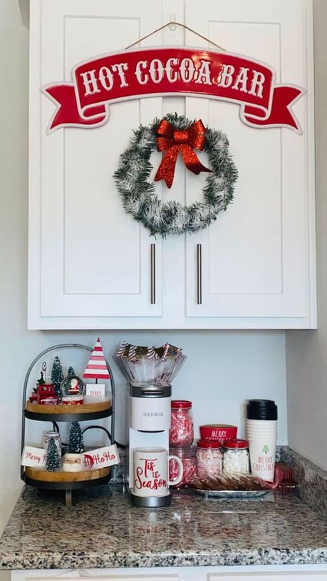 Christmas Coffee Corner Ideas, Small Christmas Coffee Bar Ideas, Coffee Bar Ideas For Christmas, Small Hot Chocolate Bar, Winter Coffee Bar Ideas, Kitchen Bar Christmas Decor, Xmas Coffee Bar, Diy Coffee Station Small Spaces, Coffee Bar Ideas Christmas