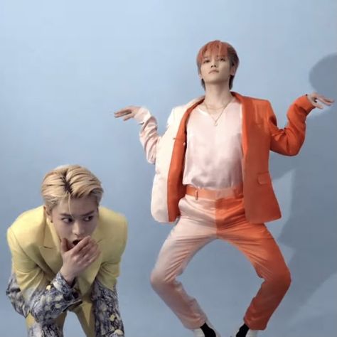 Funny Poses, Photo Recreation, Nct Yuta, Nct Taeyong, Friend Poses, Kpop Funny, Kpop Memes, K Idols, Pose Reference