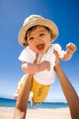 cute baby . follow me on instagram Baby Beach Pictures, Baby Beach Photos, Baby Sunscreen, Baby Boy Pictures, Family Beach Pictures, Baby Boy Photography, Cool Baby, Foto Baby, Boy Pictures