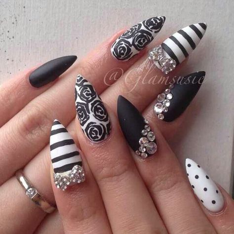 Wear or pass Black White Nails Designs, White Bling Nails, Black White Nail Art, Black And White Nail, Black White Nails, Unghie Nail Art, Stiletto Nail Art, Stiletto Nails Designs, White Nail Art