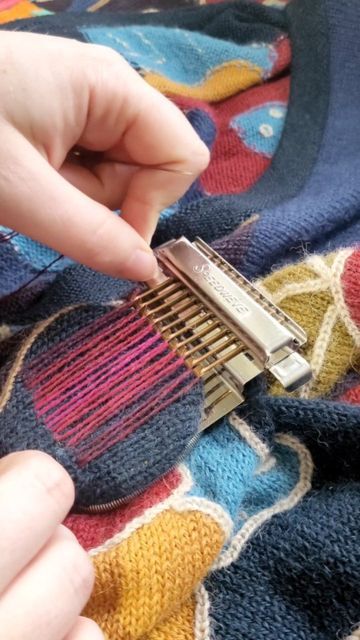 Becs | Ministry of Mending ✂️ on Instagram: "THREE reasons why.... you should choose a vintage SPEEDWEVE loom vs. a replica loom. 1. It's the MOST SUSTAINABLE option 🌍 No new resources were used to create this loom- preloved is always better than new when it comes to sustainability. 2. The AESTHETIC 🎨 Vintage Speedweve looms are beautiful...with their shiny chrome plating, embossed name and the box is an awesome piece of 1940's artwork. 3. The SHED is way BIGGER 🪡 This makes is waaaay ea Speed Weave, Darning Loom, Weave Loom, Make Do And Mend, The Shed, Vintage Tools, Loom Weaving, Aesthetic Vintage, Fiber Arts