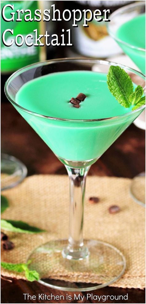 Grasshopper Cocktail with Mint and Chocolate Curls Garnish Grasshopper Cocktail Recipes, Grasshopper Cocktail, Green Cocktails, Mint Cocktails, Cocktail Photos, After Dinner Drinks, Classic Cocktail Recipes, Peppermint Patties, Cocktail Recipes Easy