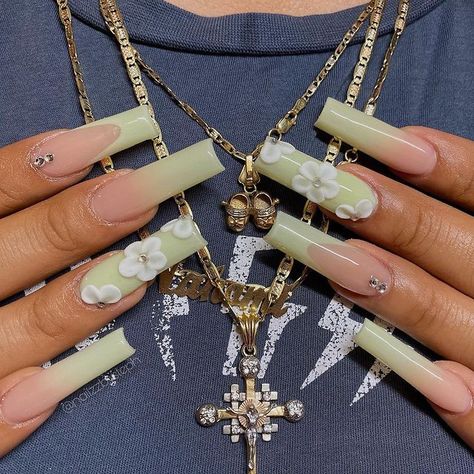 Green Baddie Nails, Quince Photos, 15 Nails, Sage Green Nails, Sweet 16 Nails, 15 Quinceanera, Quinceanera Nails, Green Acrylic Nails, Quinceanera Ideas