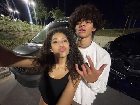 Curly Haired Couple, Curly Hair Couple Aesthetic, Curly Hair Couples, Curly Couple, Light Skin Couples, Poc Couple, Black And Hispanic Couple, Hispanic And Black Couple, Black And Mexican Couples