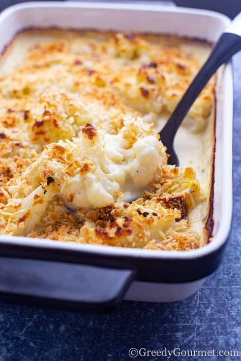 Cauliflower Cheese is a famous British side dish recipe loved all over the world. Cauliflower is blanched, drenched in a cheesy sauce, then baked. Click here! Best Vegan Cheese, Cauliflower Sauce, British Cooking, Cauliflower Cheese, Cheesy Sauce, Baked Fish, English Food, Cauliflower Recipes, Fish Dishes