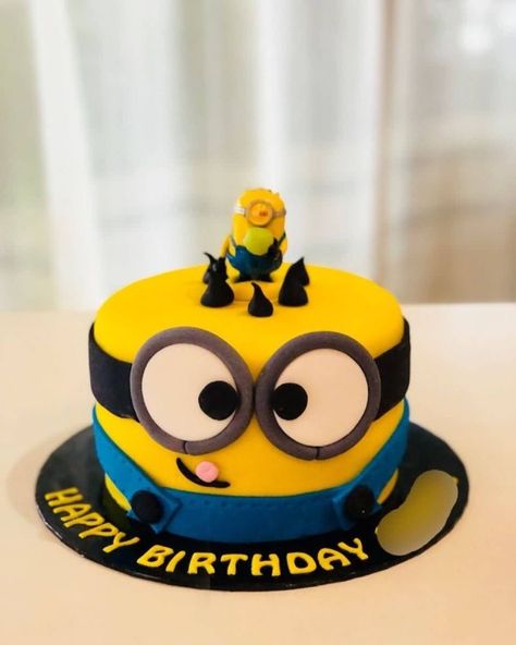 32+ Marvelous Photo of Minion Birthday Cake . Minion Birthday Cake Happy Birthday Day Cake Hd Image Minion Cake The Ask Idea  #BirthdayCakeDesigns Birthday Cake Minion, Fondant Minions, Cake Minion, Minion Photos, Minion Cakes, Birthday Cake Images, Minions Cake, Minion Birthday Cake, Happy Birthday Minions