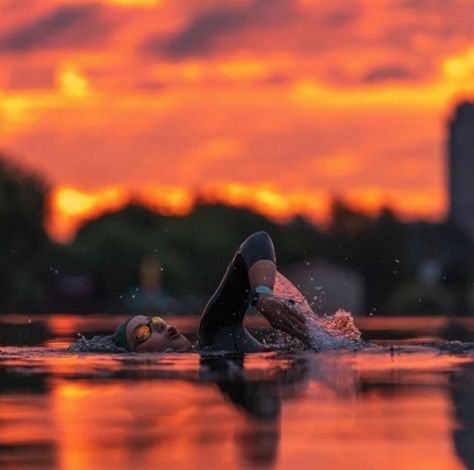 Triathlon Aesthetic, Triathlon Inspiration, Iron Man Race, Triathlon Women, Race Calendar, Iron Man Training, Action Photography, Ironman Triathlon, Sports Art