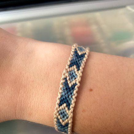 Bracelet Pattern Diamond, Hockey Friendship Bracelet Pattern, Indie Friendship Bracelet, String Bracelet Patterns 3 Colors, Easy Bracelets Patterns, Fall Friendship Bracelets Patterns, Friendship Bracelet Patterns Summer, 6 String Bracelet Patterns, Basic Friendship Bracelet