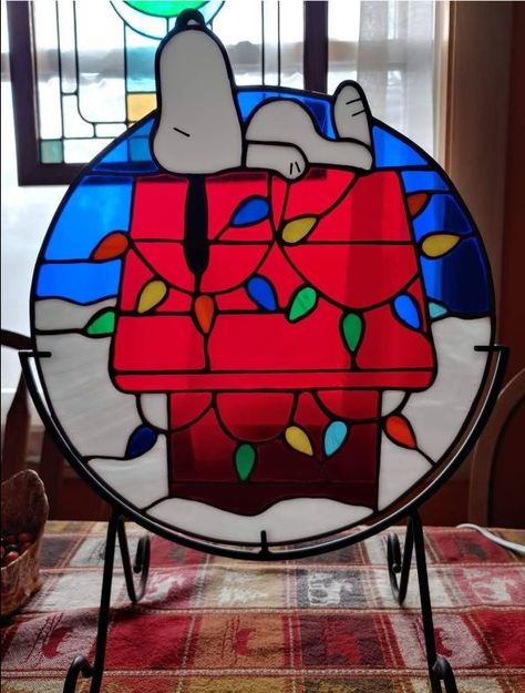 Snoopy Stained Glass Pattern, Pokemon Stained Glass Patterns, Cellophane Art, Stainglass Patterns, Stainglass Ideas, Christmas Suncatchers, Stained Glass Circles, Disney Stained Glass, Diy Stained Glass Window