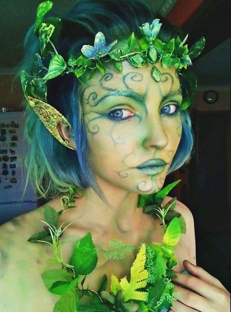 Forest Fairy Cosplay, Forest Nymph Costume, Mother Nature Costume Makeup, Mother Nature Costume, Fairy Face Paint, Creative Halloween Costumes Diy, Forest Nymph, Fairy Cosplay, Creepy Halloween Makeup